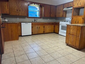 406 Turner St in Cleburne, TX - Building Photo - Building Photo