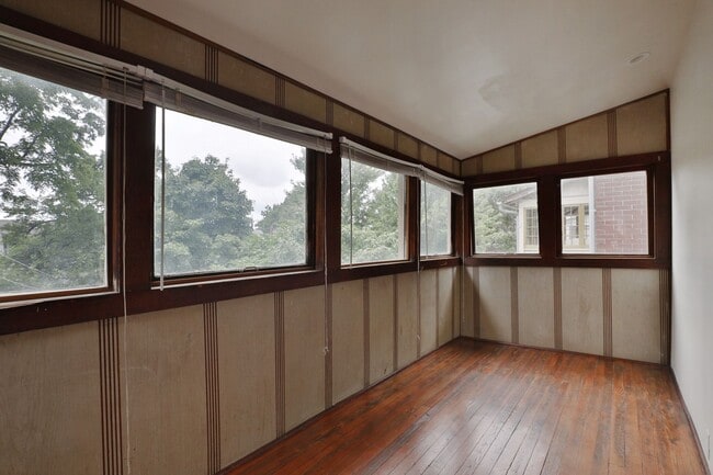 property at 1611 Summit St