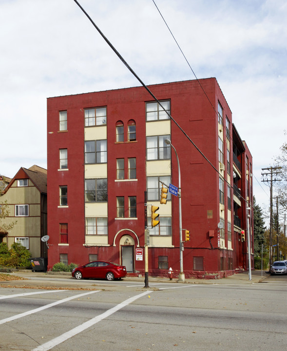 Berkshire Manor in Pittsburgh, PA - Building Photo