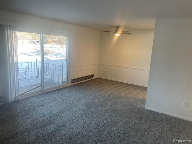 1824 Colonial Village Way in Waterford Township, MI - Building Photo - Building Photo