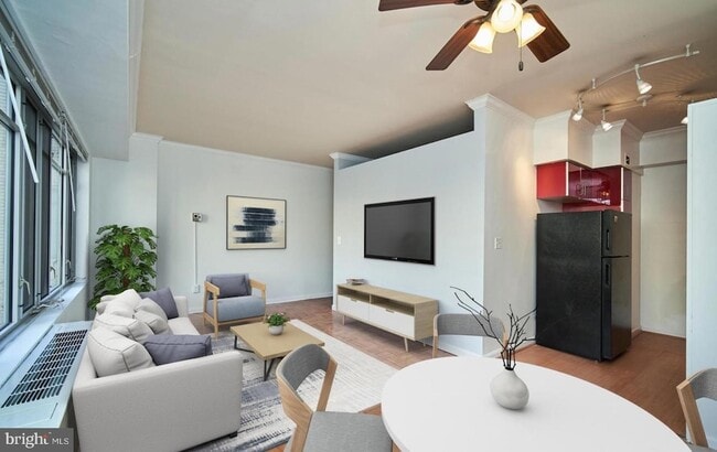 1711 Massachusetts Ave NW, Unit 623 in Washington, DC - Foto de edificio - Building Photo