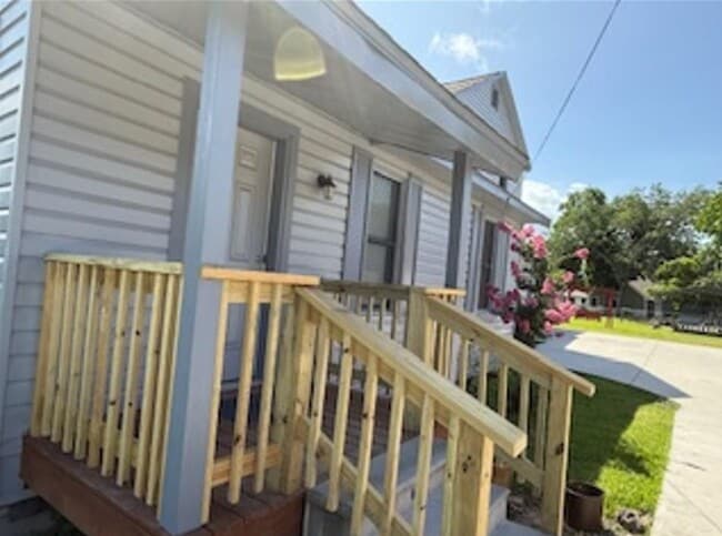 2013 Maryland St in Baytown, TX - Building Photo - Building Photo