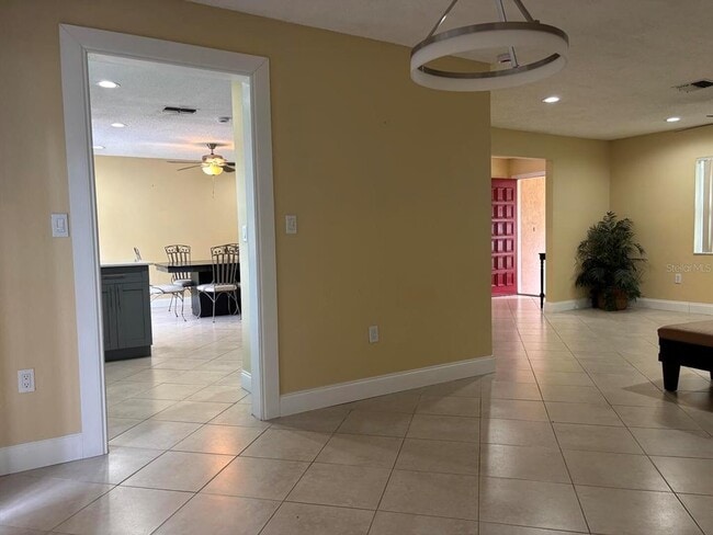 11448 60th Ln N in Pinellas Park, FL - Foto de edificio - Building Photo