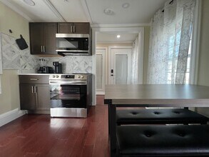 252 Admiral St, Unit #2 in Providence, RI - Foto de edificio - Building Photo