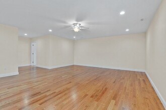 24 Church St, Unit 2 in Wakefield, MA - Building Photo - Building Photo