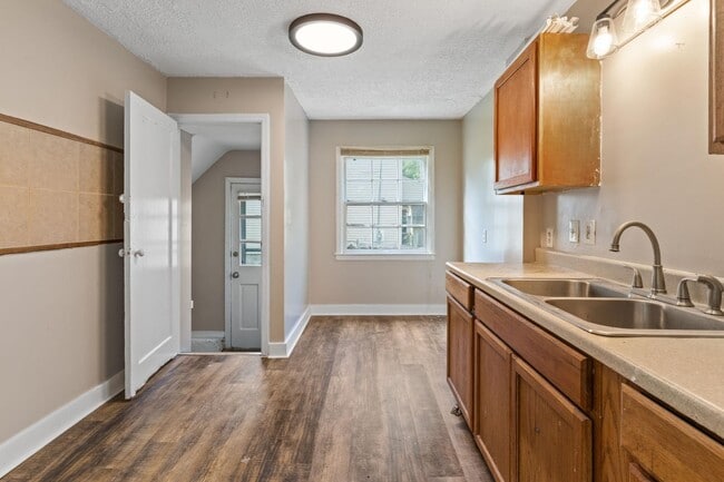 property at 1114 Roslyn Ave