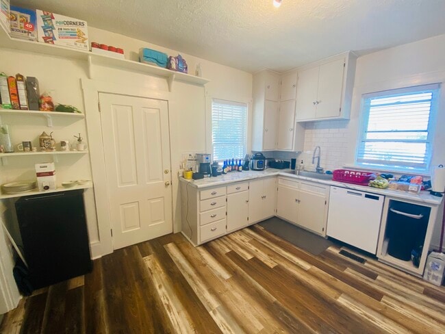 931 S Van Buren St in Iowa City, IA - Building Photo - Building Photo