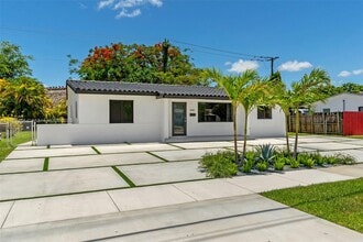 9360 SW 16th St in Miami, FL - Building Photo - Building Photo