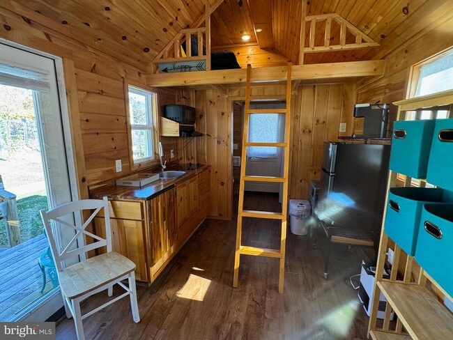 12 W Loudoun St in Round Hill, VA - Building Photo - Building Photo