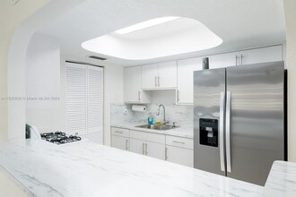 1350 W 53rd St-Unit -20 in Hialeah, FL - Building Photo - Building Photo