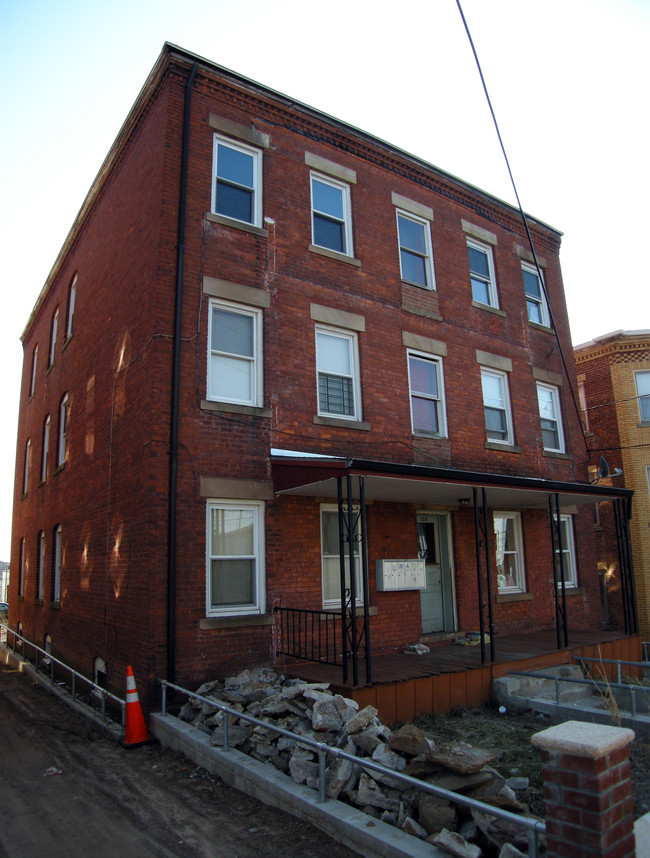 103 Gold St in New Britain, CT - Foto de edificio - Building Photo