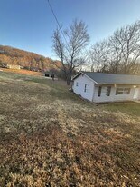 408 Hassler Mill Rd in Harriman, TN - Building Photo