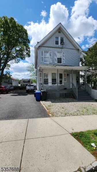 94 Maple St in West Orange, NJ - Building Photo