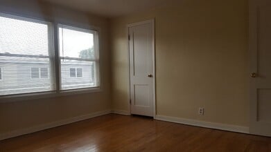 1280 W Mullan Ave in Waterloo, IA - Building Photo - Building Photo