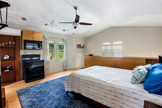 326 16th Ave NE, Unit Studio in St. Petersburg, FL - Building Photo - Building Photo