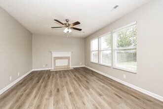2432 Pleasant Springs Ln in Nashville, TN - Foto de edificio - Building Photo