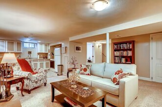 1367 S Beach Ct in Denver, CO - Foto de edificio - Building Photo