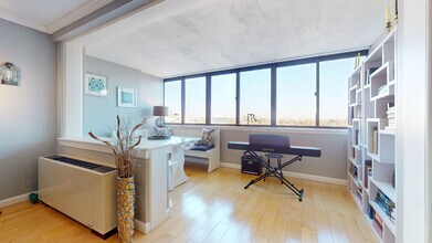 8 Whittier Pl in Boston, MA - Building Photo - Building Photo