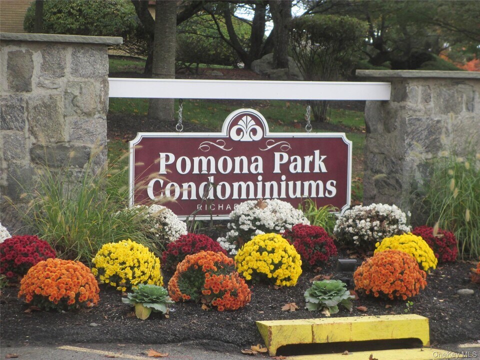 31 Richard Ct in Pomona, NY - Building Photo