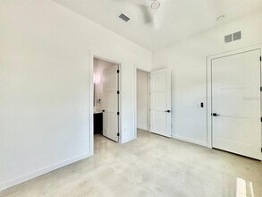 1302 E Kay St in Tampa, FL - Building Photo - Building Photo