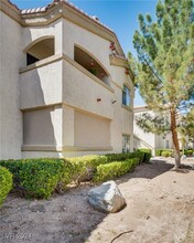 6480 Annie Oakley Dr in Las Vegas, NV - Building Photo - Building Photo