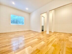 1001 Hyperion Ave in Los Angeles, CA - Building Photo - Building Photo
