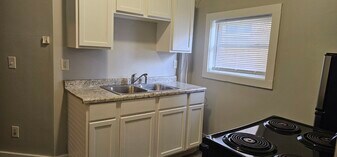 405 Lincoln Way W, Unit Apt B in South Bend, IN - Building Photo