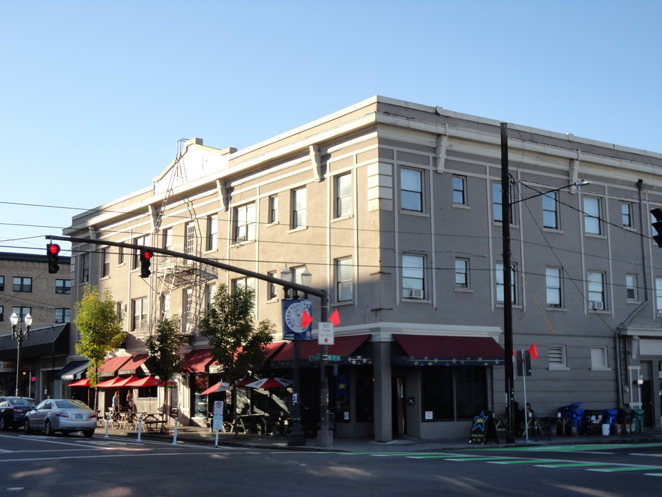 Mitchell Apartments in Portland, OR - Building Photo