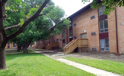 Hickory Court Apartments in Springfield, IL - Building Photo - Building Photo