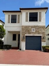 11035 W 35th Way in Hialeah, FL - Building Photo - Building Photo