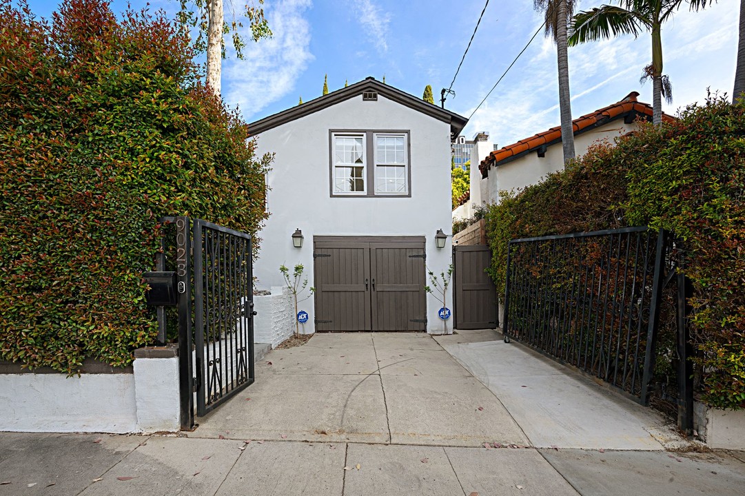 9023 Phyllis Ave in West Hollywood, CA - Building Photo