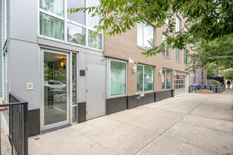 Bergen House in Brooklyn, NY - Foto de edificio - Building Photo