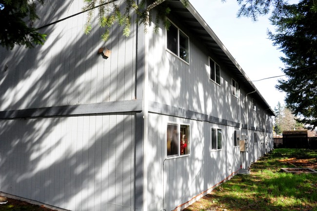 424 161st St S in Spanaway, WA - Foto de edificio - Building Photo