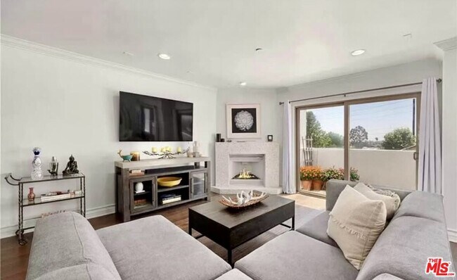 1621 Barry Ave in Los Angeles, CA - Building Photo - Building Photo