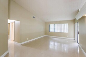 20241 NW 8th St in Pembroke Pines, FL - Building Photo - Building Photo