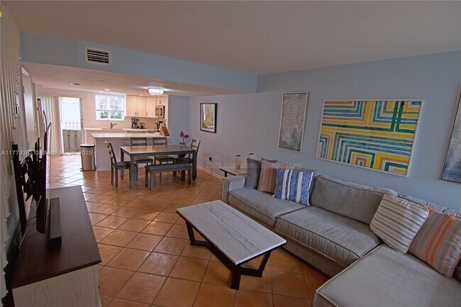531 NW 82nd Ave in Miami, FL - Building Photo - Building Photo