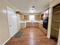 1021 Keechi St photo'