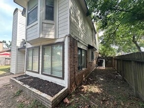 15818 Oak Mountain Dr in Houston, TX - Building Photo - Building Photo