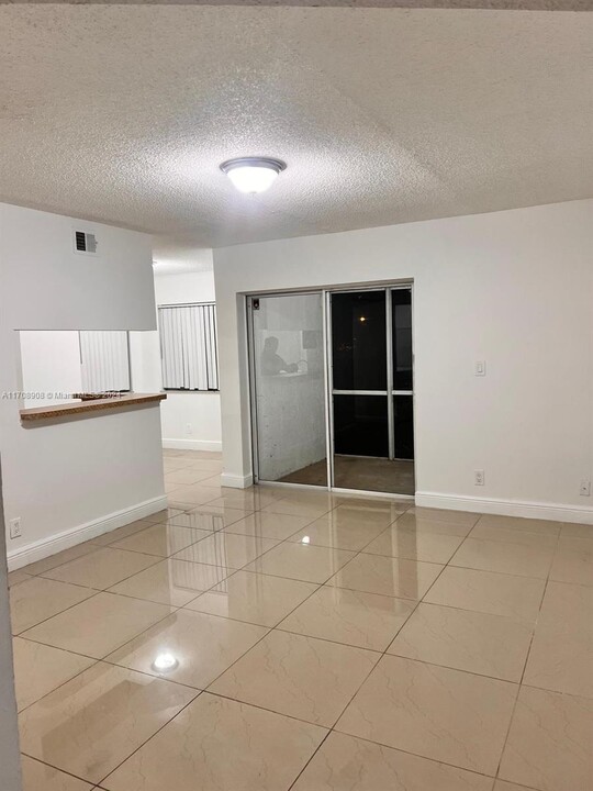 5654 Rock Island Rd, Unit 217 in Tamarac, FL - Building Photo