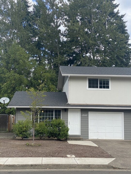 1247 Piper Ln in Eugene, OR - Building Photo