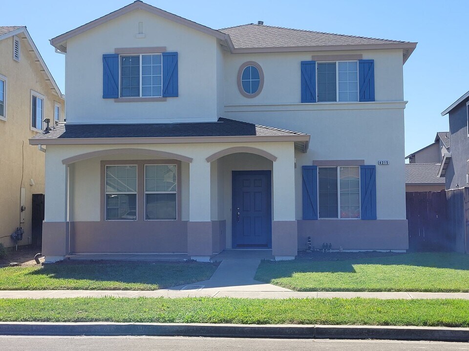 4215 Montara Dr in Turlock, CA - Building Photo