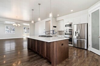 369 W Clark Cir in Farmington, UT - Foto de edificio - Building Photo