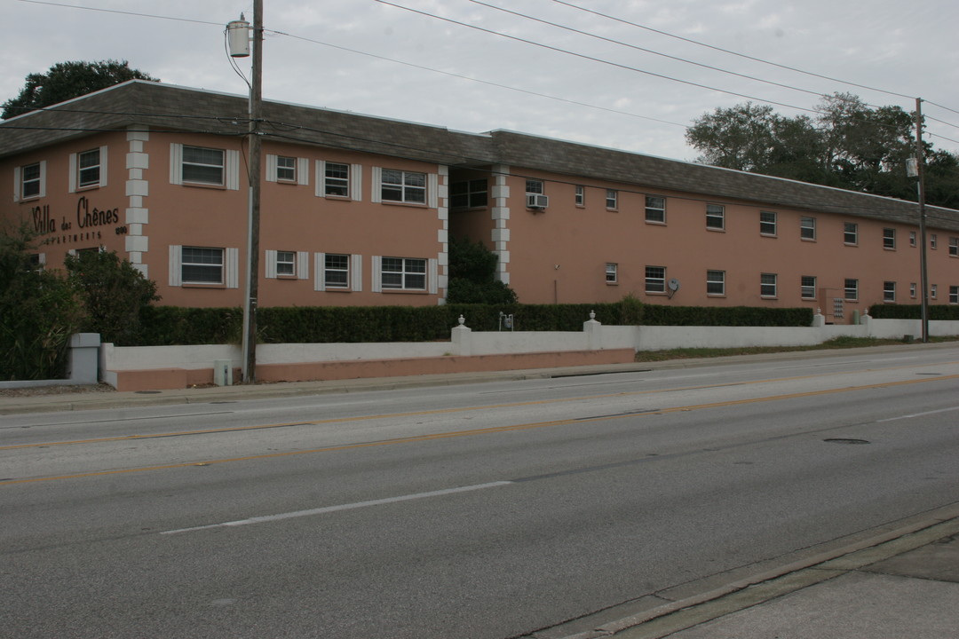 Villa Des Chenes Apartments/Breezy Palms in Largo, FL - Foto de edificio