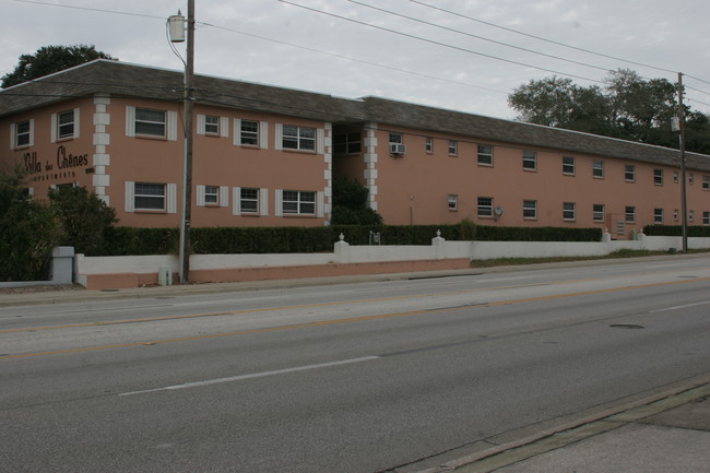 Villa Des Chenes Apartments/Breezy Palms