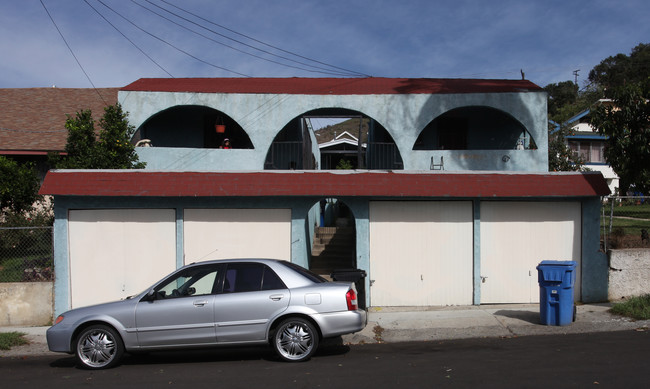 723-725 Aragon Ave in Los Angeles, CA - Building Photo - Building Photo