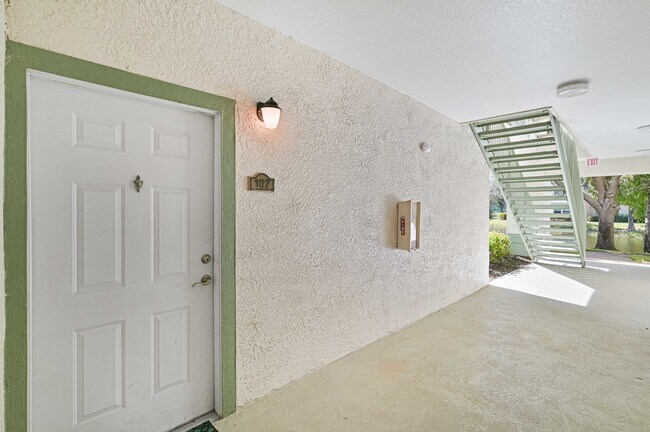 23540 Walden Center Dr in Estero, FL - Building Photo - Building Photo