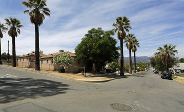 232 E Graham Ave in Lake Elsinore, CA - Foto de edificio - Building Photo