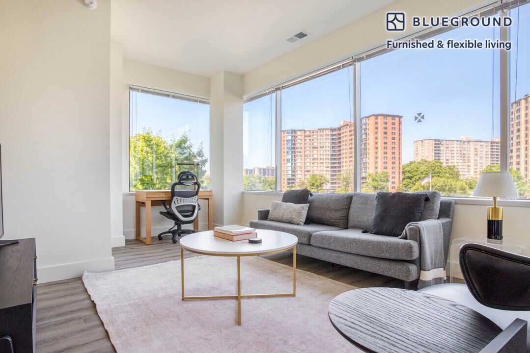4900 Seminary Rd, Unit FL3-ID672 in Alexandria, VA - Building Photo