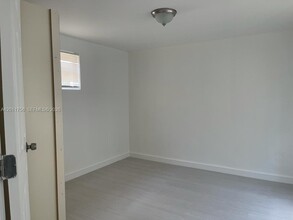 5800 Taylor St in Hollywood, FL - Building Photo - Building Photo
