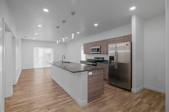 Clearfield Junction BRAND NEW PHASE II in Clearfield, UT - Foto de edificio - Interior Photo